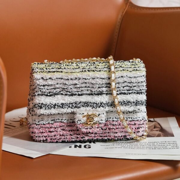 CHANEL SMALL FLAP BAG - Image 2