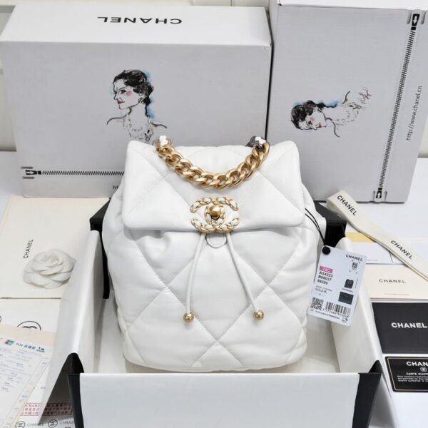 CHANEL 19 BACKPACK - Image 2