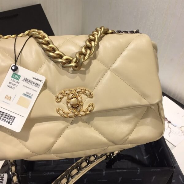 CHANEL 19 Small Flap Bag - Image 3