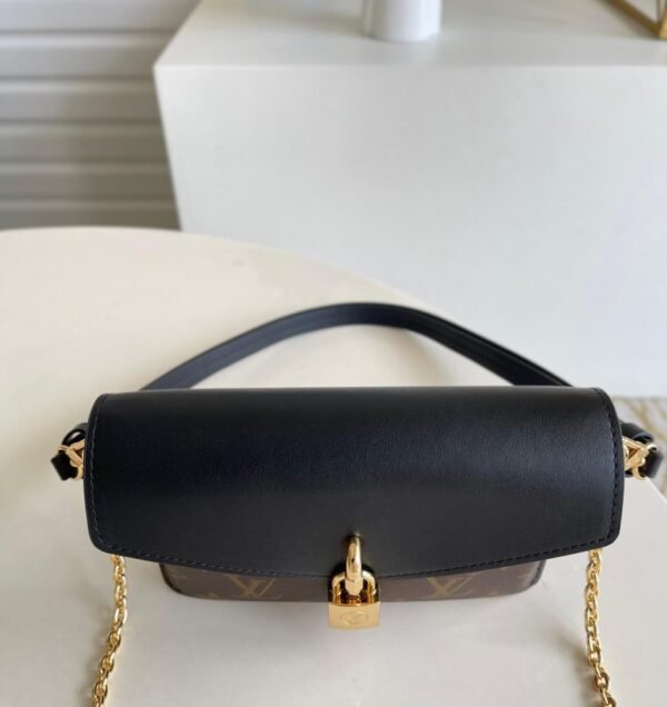 PADLOCK ON STRAP - Image 5