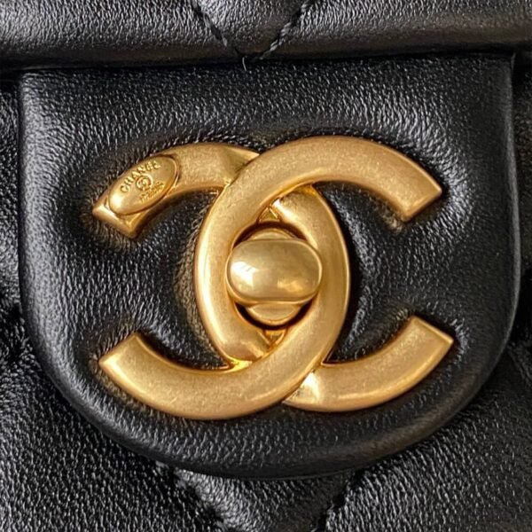 Chanel SMALL FLAP BAG - Image 6