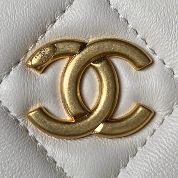 CHANEL HOBO HANDBAG - Image 6