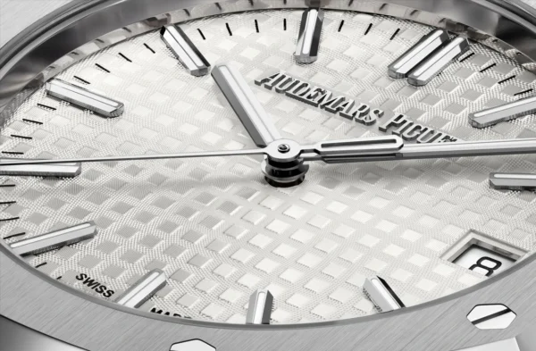 ROYAL OAK SERIES AUTOMATIC WINDING WATCH  5O ANNIVERSARY EDITION  Ref. 15550ST.OO.1356ST.01(AAAAA version) - Image 2
