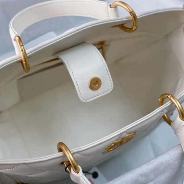 CHANEL SHOPPING BAG - Image 8