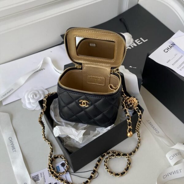 Chanel SMALL VANITY WITH CHAIN - Image 8