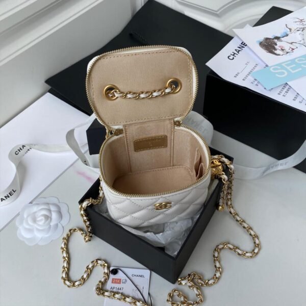 Chanel SMALL VANITY WITH CHAIN - Image 8