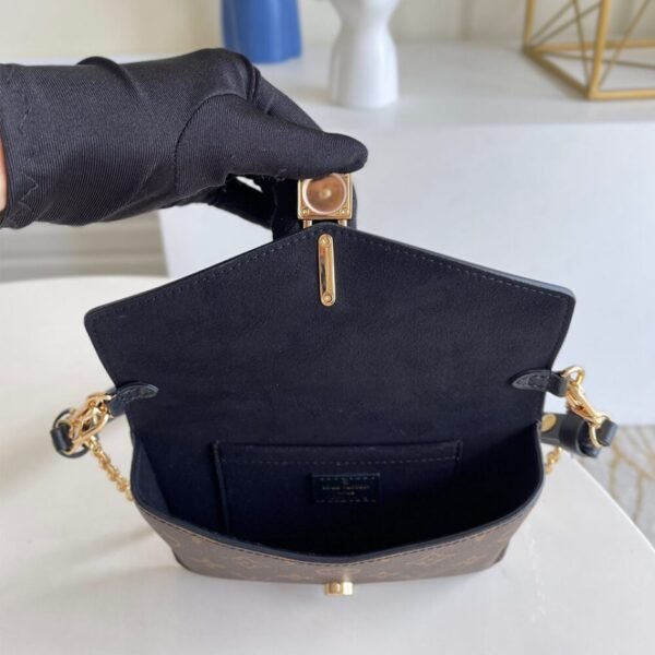PADLOCK ON STRAP - Image 8